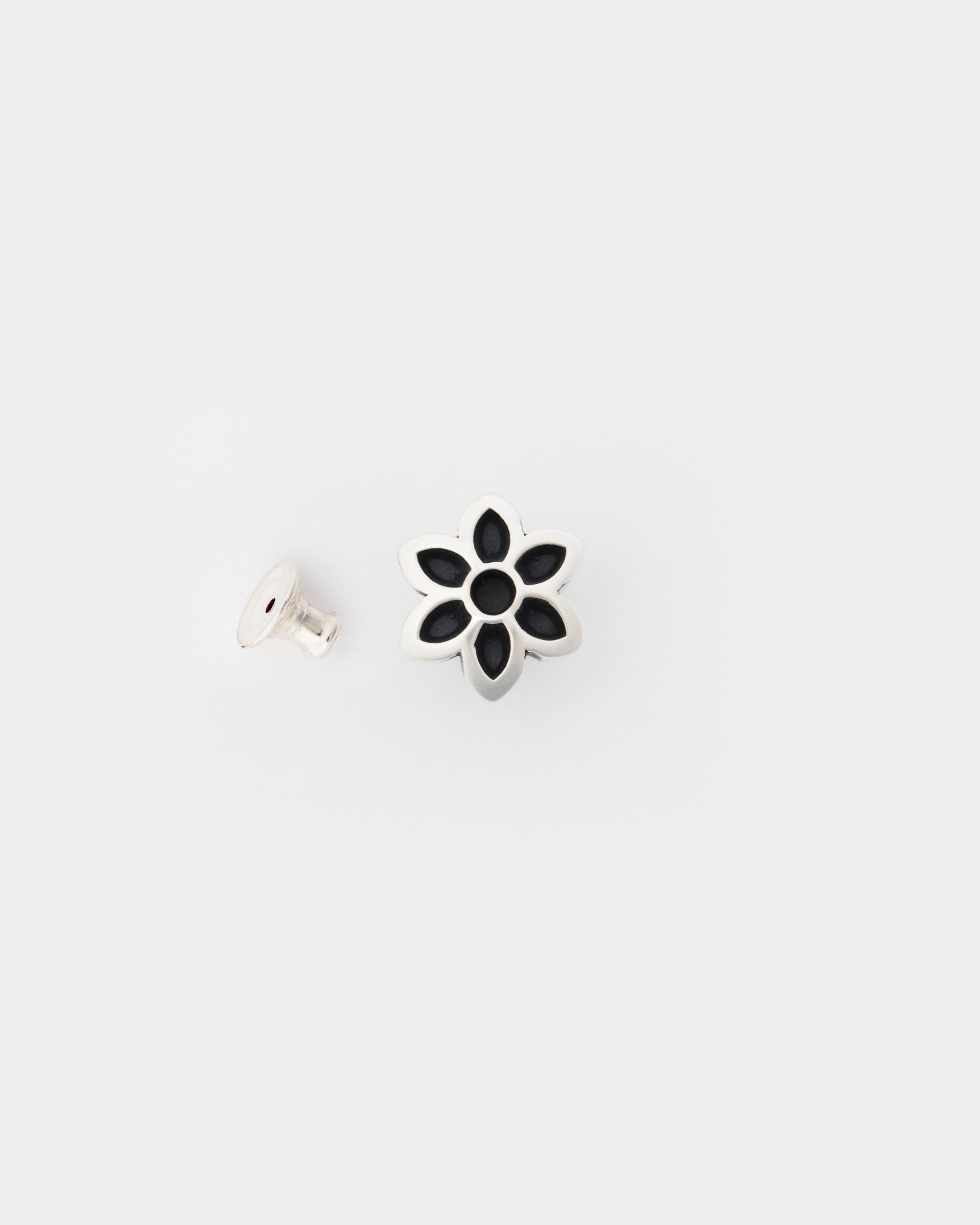【Good Art HLYWD】SMALL ROSETTE w/EMERALD GOOD-ART-STERLING-SILVER-LOTUS